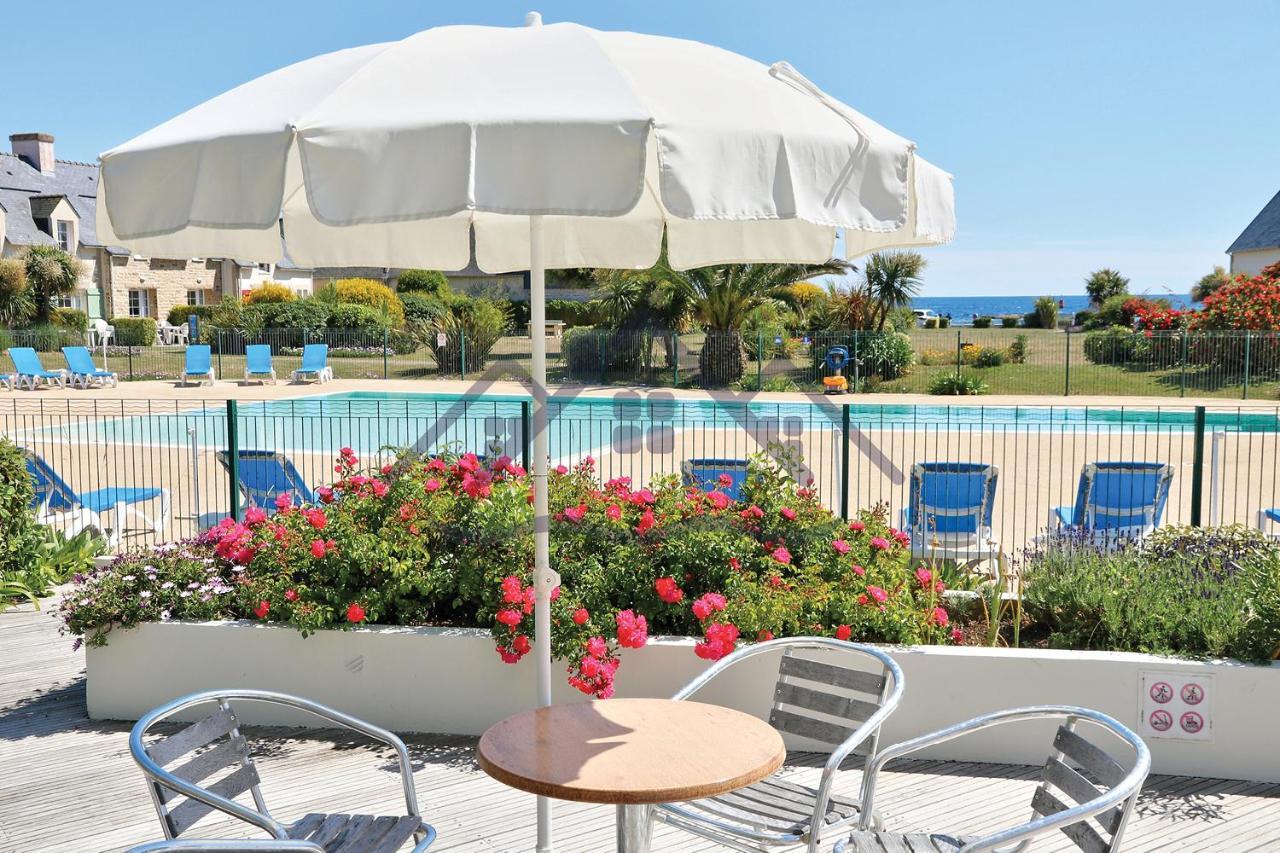 LocaLise au Guilvinec - A22 - Belle vue sur la mer, la piscine et le jardin - Tout à pied, plages, port, centre, commerces, marché - Wifi inclus - Animaux bienvenus - Linge de lit inclus Esterno foto